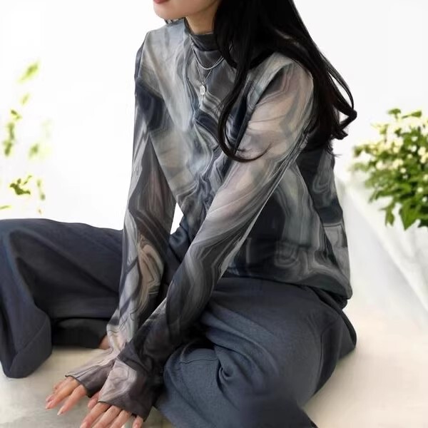 Japanese Premium Brand Loose-Fitting, Soft, Comfortable, Stretchy, Thin Base Layer Shirt Japanese Premium Brand Loose-Fitting, Soft, Comfortable, Stretchy, Thin Base Layer Shirt