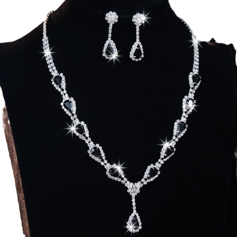 Bruidssieraden set met strass ketting en oorbellen elegant_voghion.com