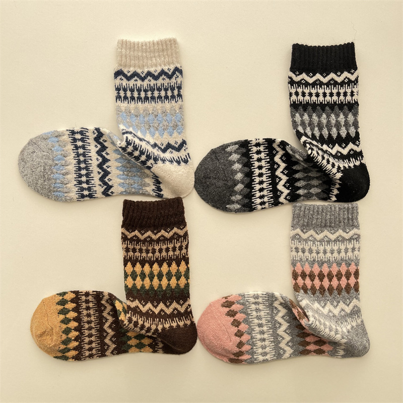 Autumn and Winter New Artistic Retro Thickened Warm Wool Socks Women's Fairisland Wave Rhombic Ethnic Style Mid-length Socks