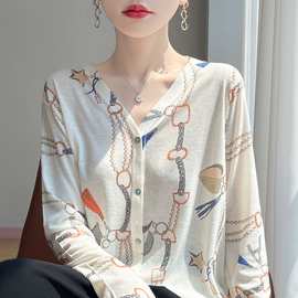 新款时尚V领长袖针织衫女宽松显瘦百搭上衣精纺羊毛新品印花开衫