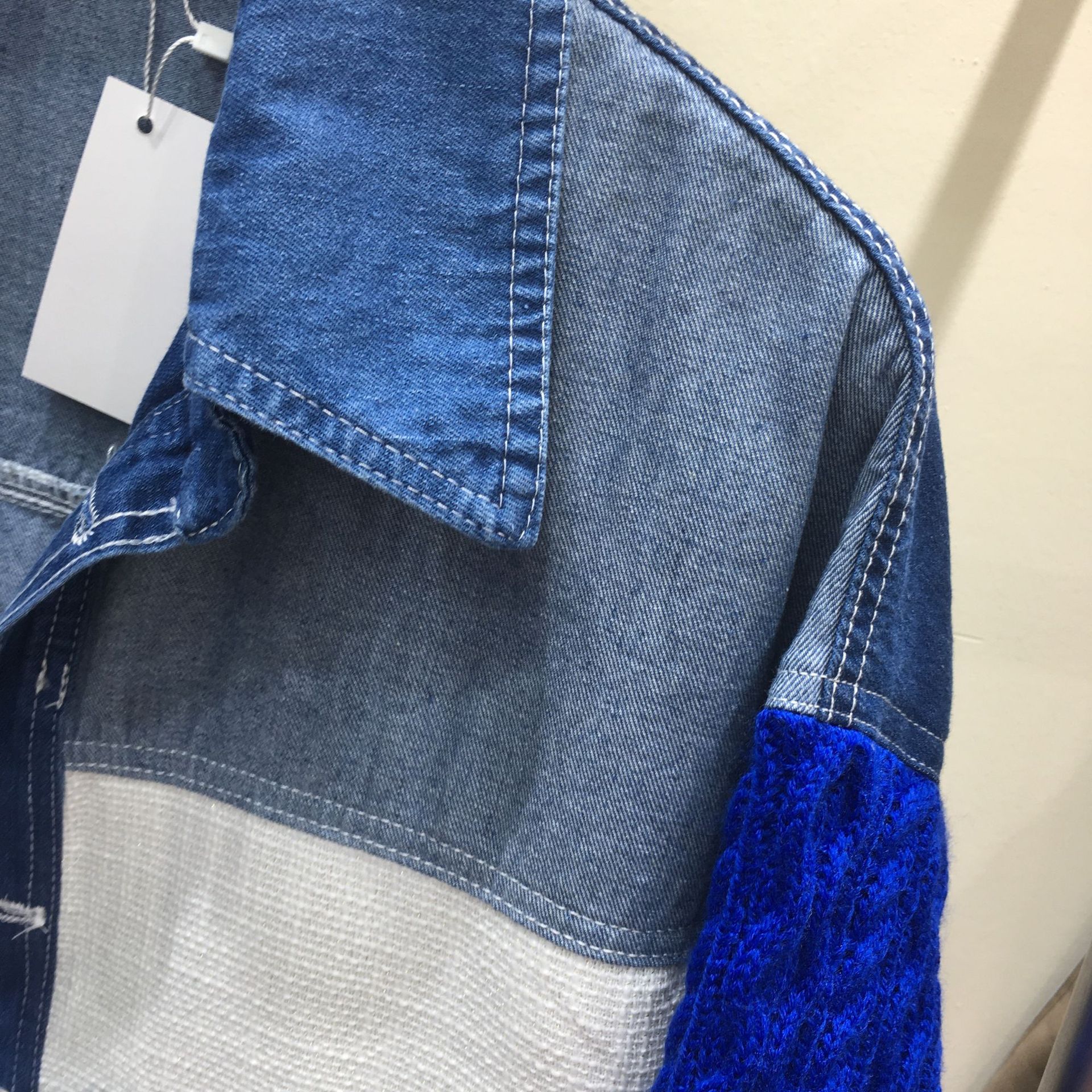 Giacca di jeans donna a quadri con frange e maniche in maglia_voghion.com