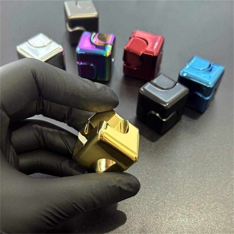指先のジャイロのまぶしいルービックキューブの指のジャイロの正方形の指先のルービックキューブの金属の子供のおもちゃの減圧|undefined