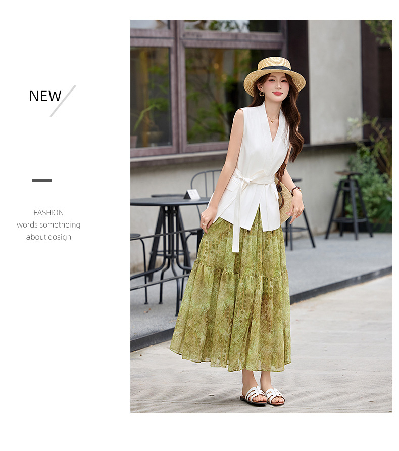 Bộ váy hai mảnh gồm áo vest không tay cổ V và chân váy midi họa tiết hoa, phong cách kỳ nghỉ — màu trắng, màu kaki, màu cà phê chi tiết 10