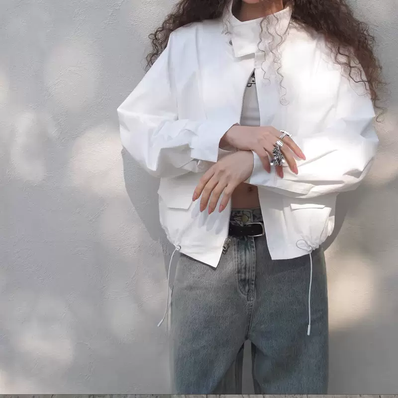 CARIE率性漫游 水洗棉轻微褶皱肌理抽绳立领复古白色休闲短外套