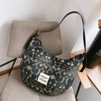 網紅同款小衆設計複古女包刺繡單肩包休閑手提斜挎包包女2021新款