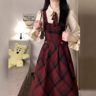 过新年战袍红色背带连衣裙子女秋冬季2025新款高级感穿搭套装长裙
