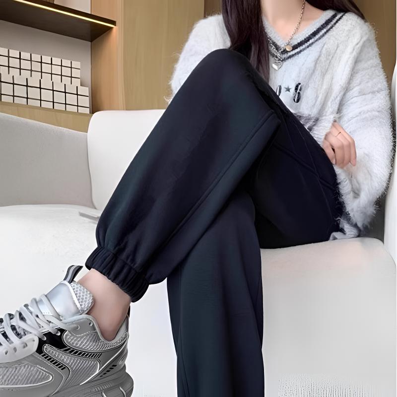 단색 레깅스가 달린 얇은 검정색 바지