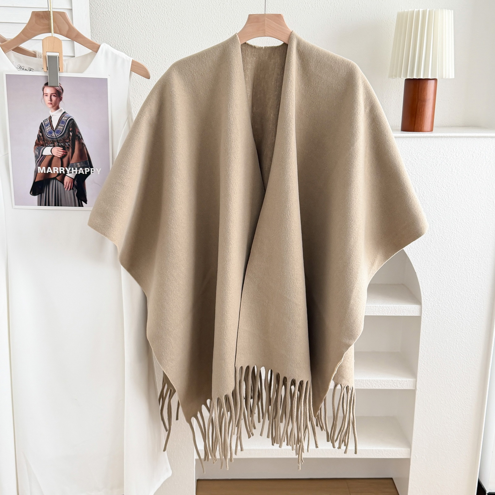 江南水郷文芸旅行ストール秋の冬はカシミヤのニットのマフラーをまねて油絵のマントを広げます。