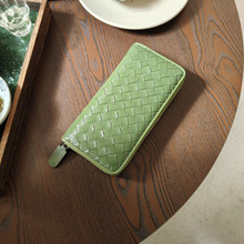 编织钱包2025新款羊皮长款手拿女包简约百搭高级感多卡位卡包厂家