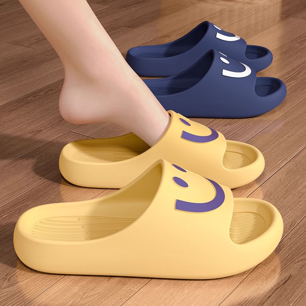 Zapatillas de dibujos animados nuevas parejas sonrientes coreanas de verano interior baño en casa zapatillas de baño para hombres y mujeres