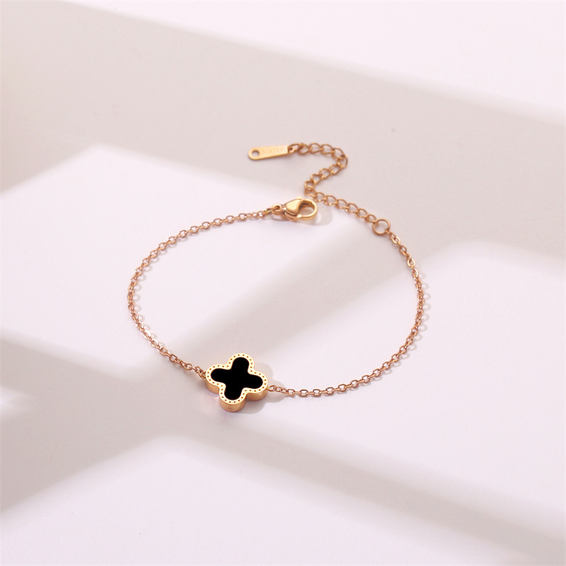 Mujeres no desvanecen la pulsera de acero de titanio de venta transfronteriza negro y blanco de cuatro hojas cadena de oro rosa nicho joyería de lujo ligera image 5