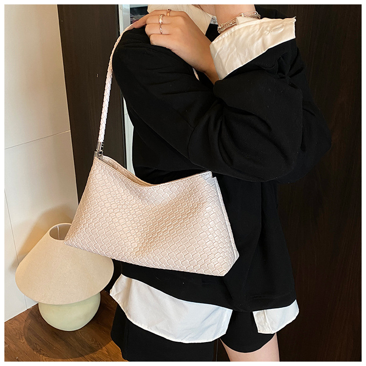 Solid color casual woven pattern large-capacity fashionable 2025 retro new style, elegant underarm bag, single-shoulder hand-carry ladies' bag undefined