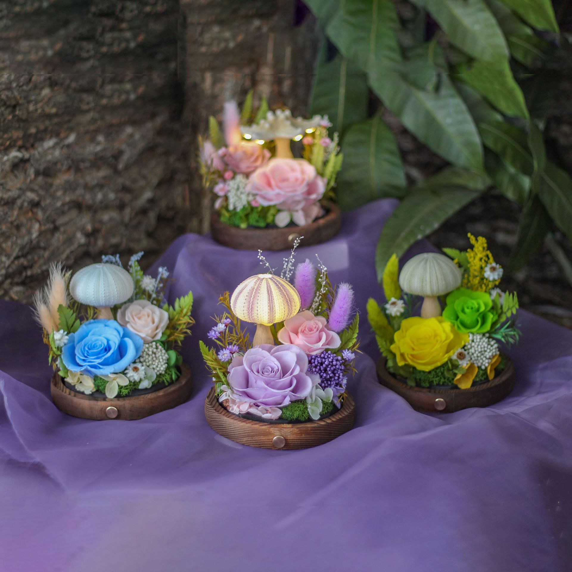 Amazon con flor eterna ligera cubierta de vidrio esférico terminado rosa flor eterna Xinghai Día de la madre Regalo de San Valentín