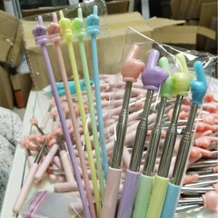 子供の読書は本を読んで伸縮して棒の指を読むことができます。