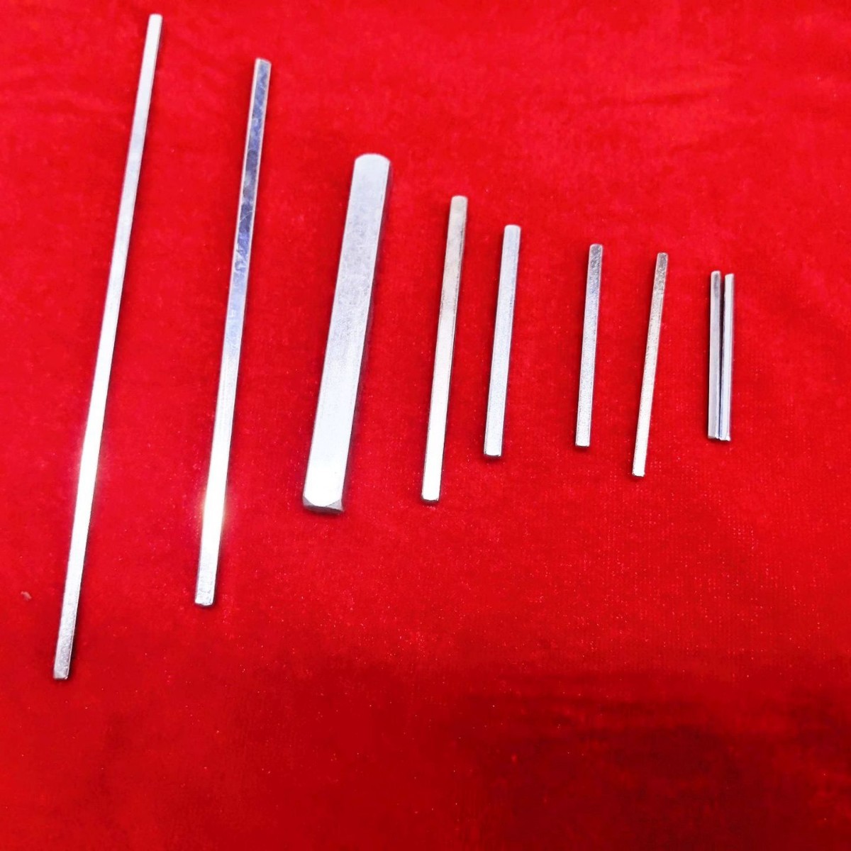 源头厂家生产四方轴铁轴滚花销轴玩具搓花轴滚花插销精密销子小花