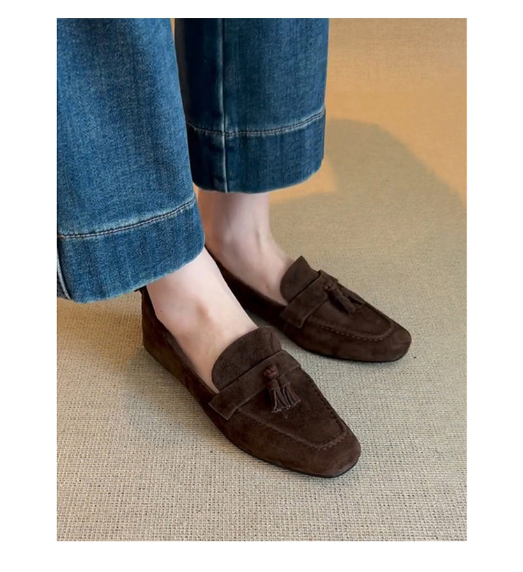 Giày lười nữ mũi vuông tua rua bằng da bò thật, đế bằng, gót thấp 1–3 cm — Màu đen, còn hàng, đốm nâu chi tiết 7