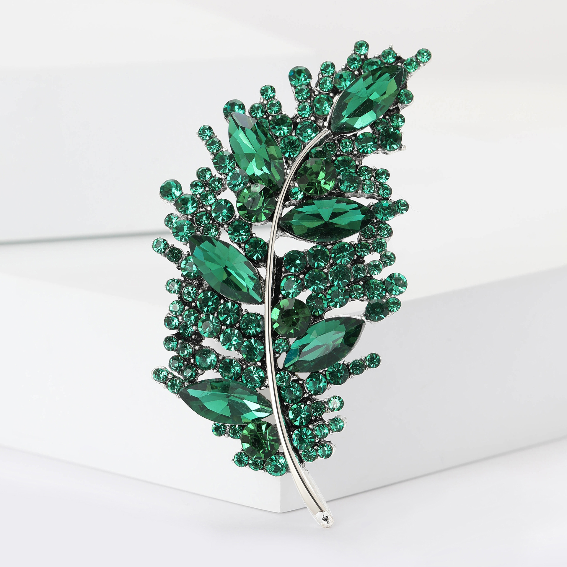 Fashionable creative elegant brooch