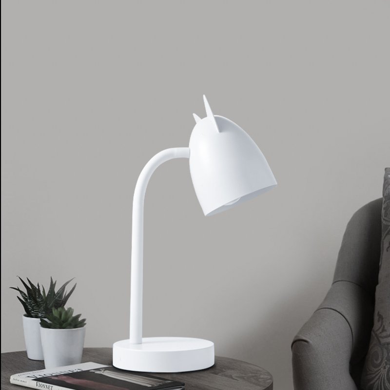 Lámpara de escritorio transfronteriza estudio estudio estudio estudio de la lámpara de protección de ojos decoración principal cama lámpara de cabecera simple exquisita ins luces LED de estilo