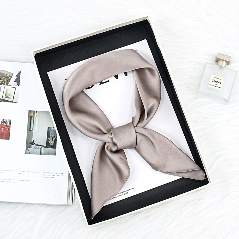 Comercio exterior primavera y otoño bufandas de seda delgadas de color sólido simple 70 bufandas de seda cuadrada de moda para viajes versátiles bufandas de mujer sensación de alto nivel