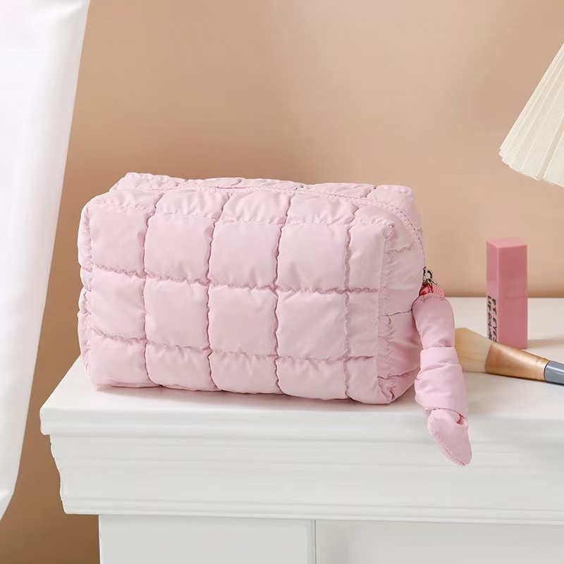 Bolso cosmético de plumón estilo ins simple Bolso de almacenamiento de lavado portátil portátil de gran capacidad para mujer pequeña