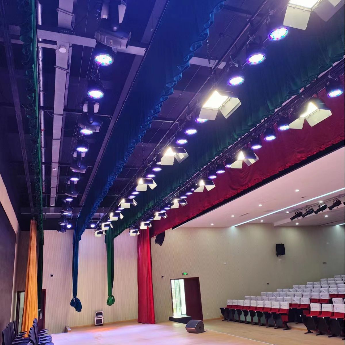 遥控升降开合金丝绒轨道伺服电机幕布吊杆阻燃透明全息纱幕不倒绒