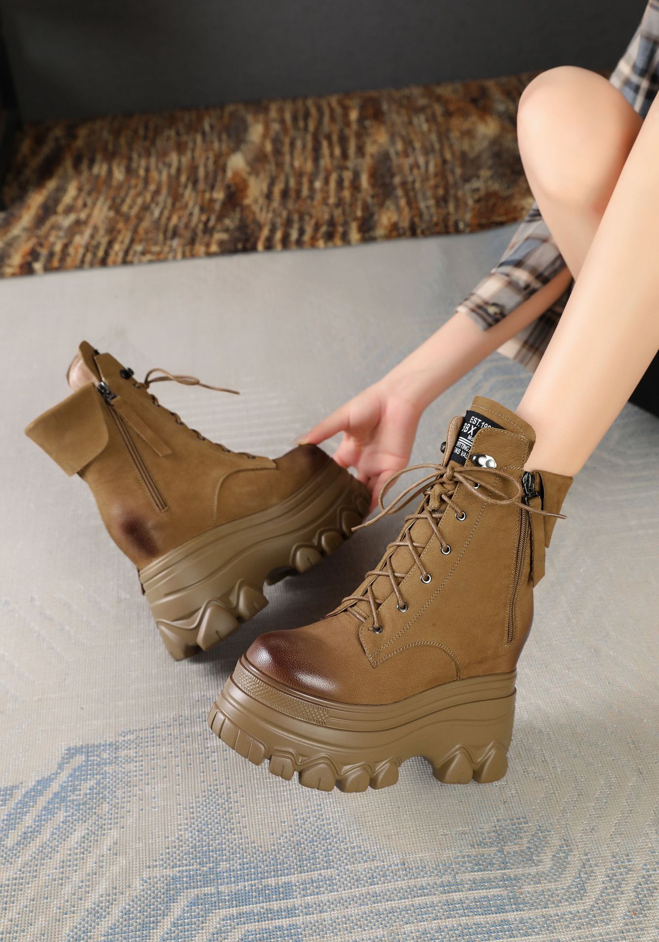 Boot nữ cổ thấp dây buộc phong cách Anh quốc cổ điển, gót cao 12 cm — Đen nhung chi tiết 13