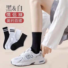 靴下の女性の春夏のミドルソックスのストライプの双棒学院のファッションの靴下のinsの白黒の山の靴下の日韓の綿の靴下の卸売り