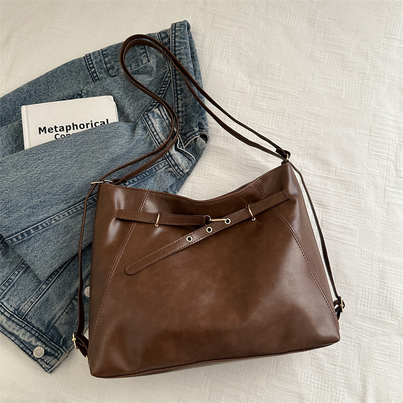 Mochila retro de alta calidad para mujeres otoño y invierno 2024 nueva moda moda bolsa de moda bolsa de mano bolsa de clase de gran capacidad
