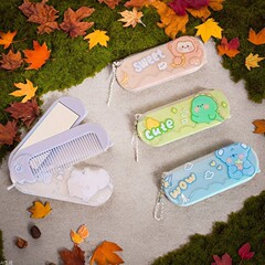 アニメ折り畳み小櫛創意鏡櫛二合一屋外専用の便利なミニ化粧鏡セット