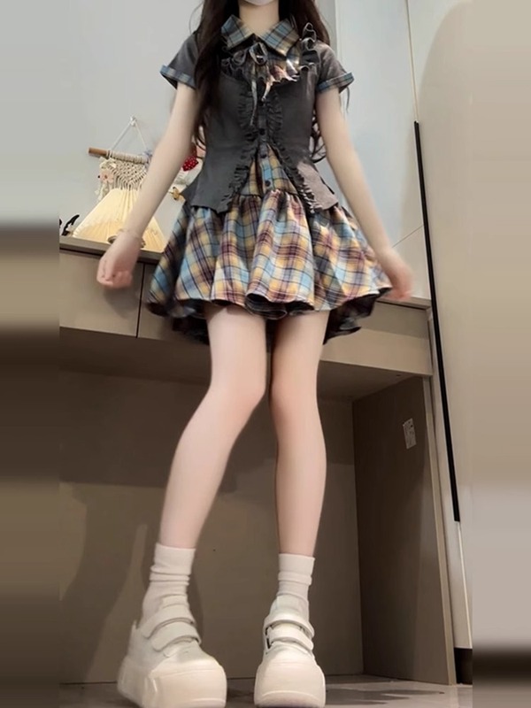 フレンチカレッジスタイルブルーチェック柄ドレス女性のための夏の2025新しい気質ホットガールウエストショートスカートスーツ|undefined