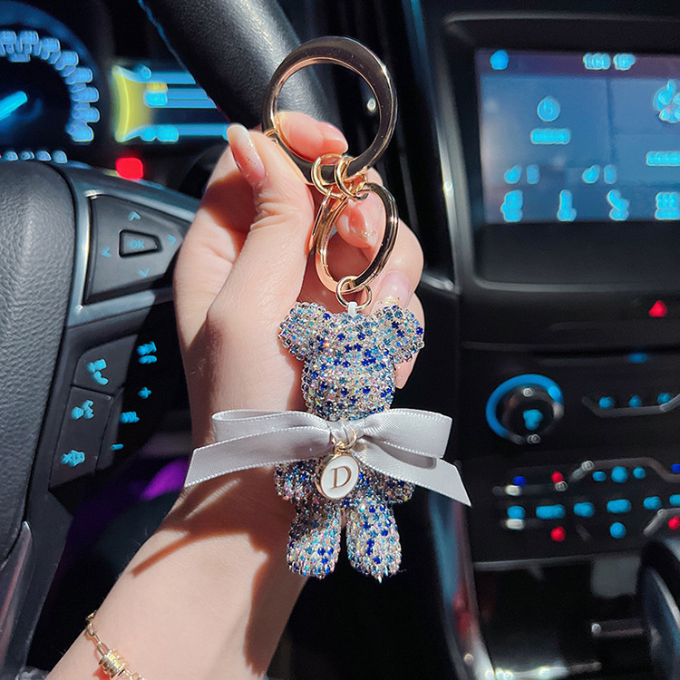 ファッション満ドリル中号暴力熊自動車キーホルダー創意アルファベット大円バックルキーホルダーストラップ