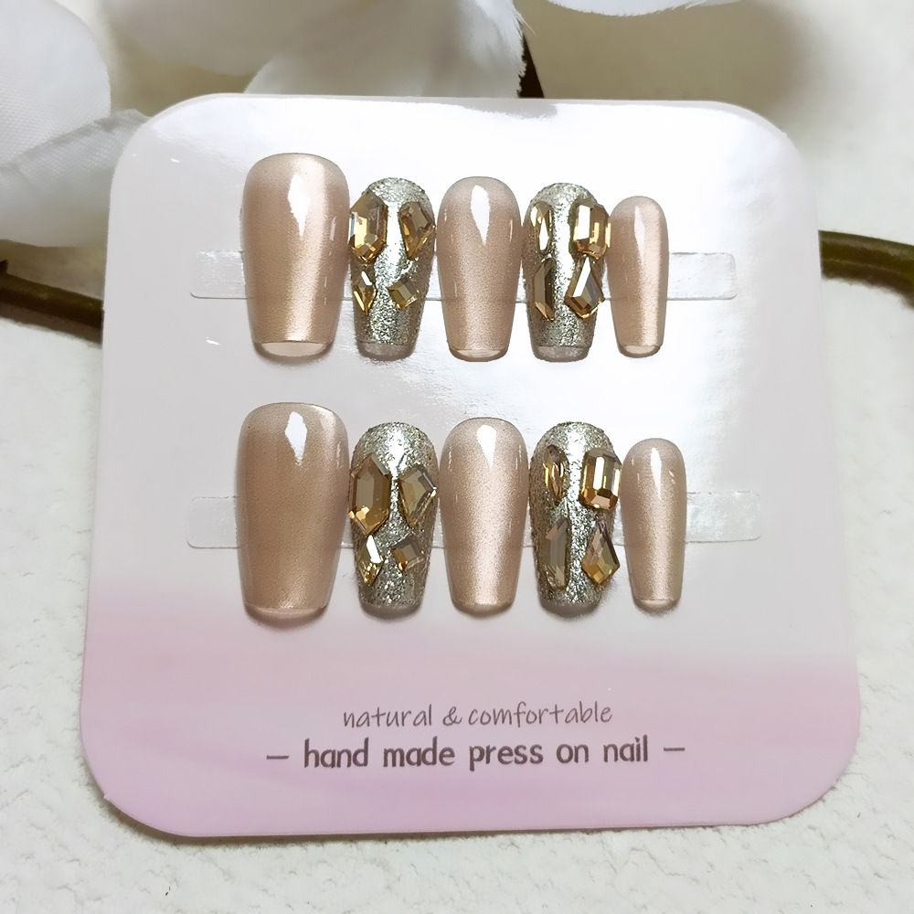 Champán de uñas de uñas de diamantes completos, pegatinas de uñas de ojo de gato de color marrón con leche simple, 10 piezas de uñas de vestir hechas a mano