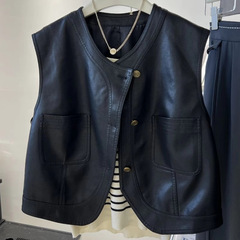 皮馬甲の女性のショートタイプ2025春の服の新型の韓国系は機関車の服の袖なしのベストを着ます。