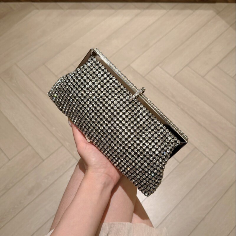 2026 hot-selling full-diamond clutch, elegant chain-embellished evening bag, new high-end banquet bag, hand-held and crossbody bag 2026 hot-selling full-diamond clutch, elegant chain-embellished evening bag, new high-end banquet bag, hand-held and crossbody bag