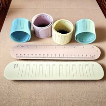 批发硅胶啪啪圈软胶打手带英寸厘米双刻度尺可卷缩手链手腕带