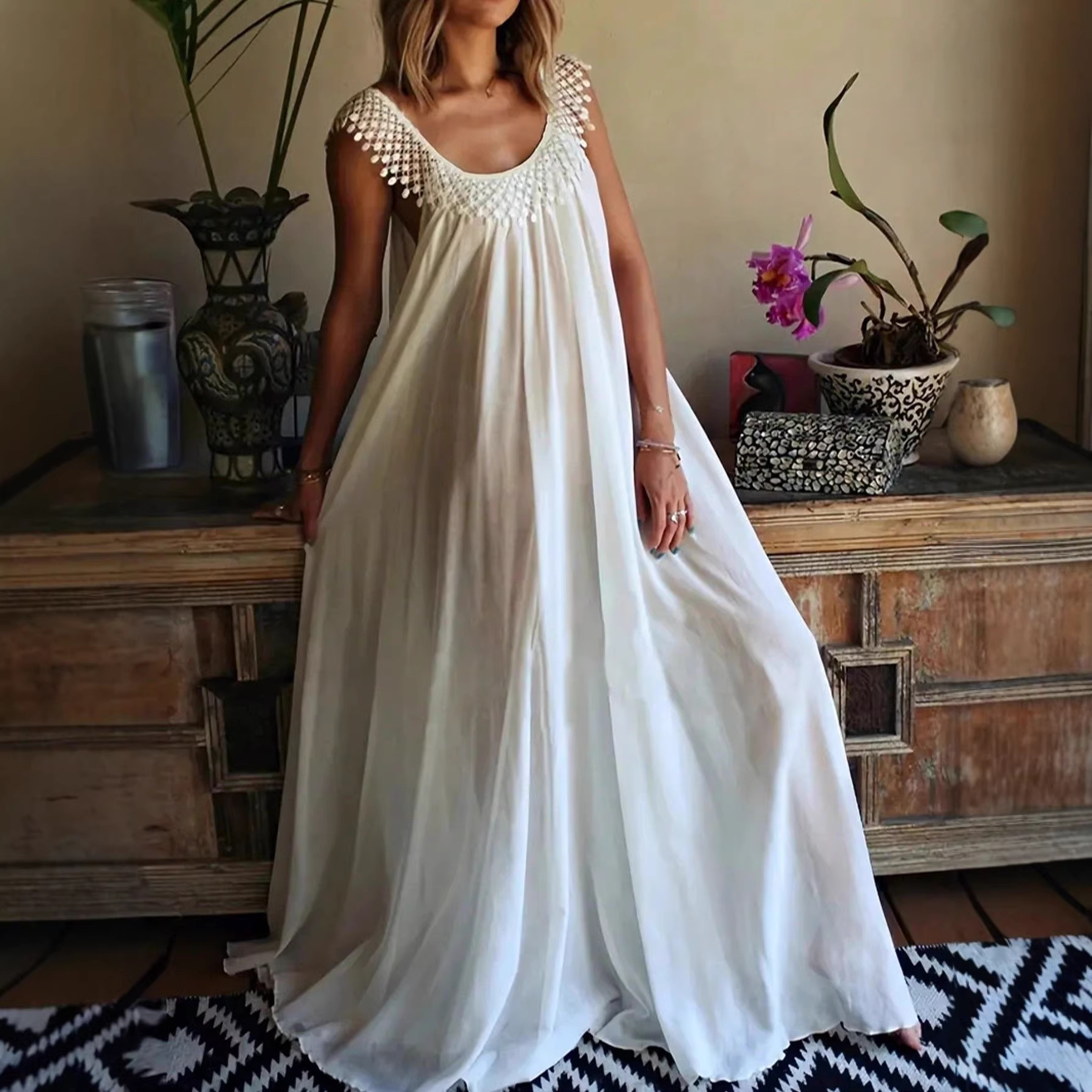 summer fashionable elegant long lace dress with a round collar…