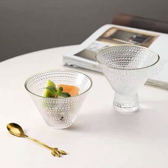 日本式アイスクリームカップ冷たい飲み物の砂糖と水のデザートの碗のヨーグルトの果物のサラダのプリンのアイスクリームのガラスのコップ
