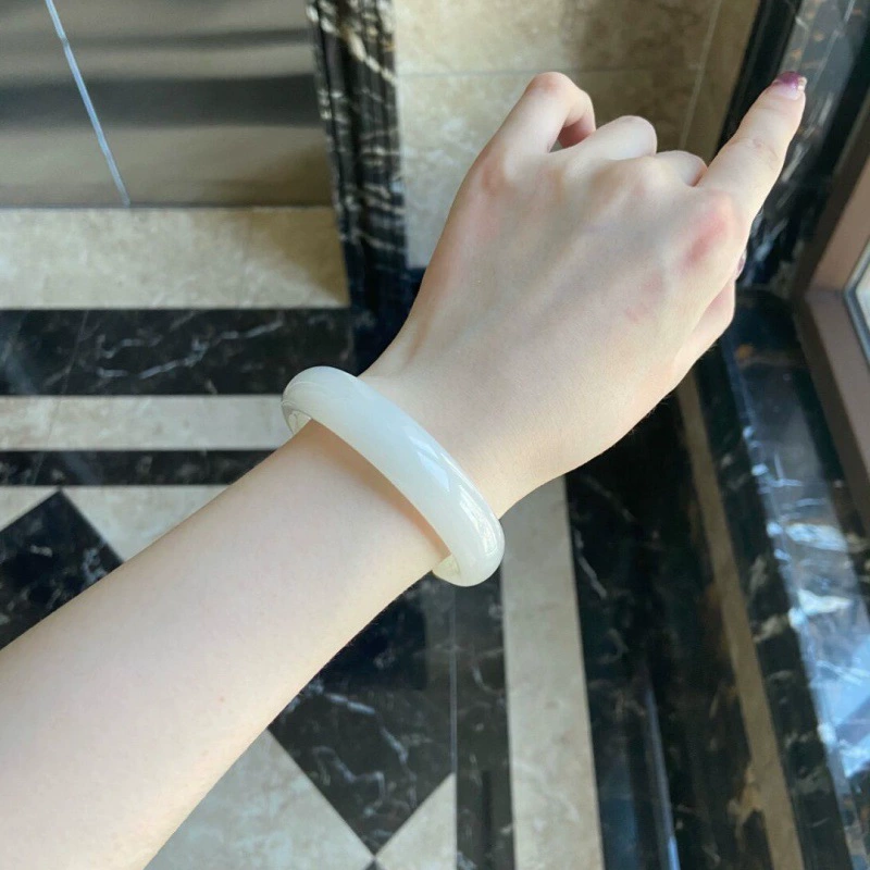 Природный Синьцзянский нефритовый браслет Хетиан Белый нефритовый браслет в кругу