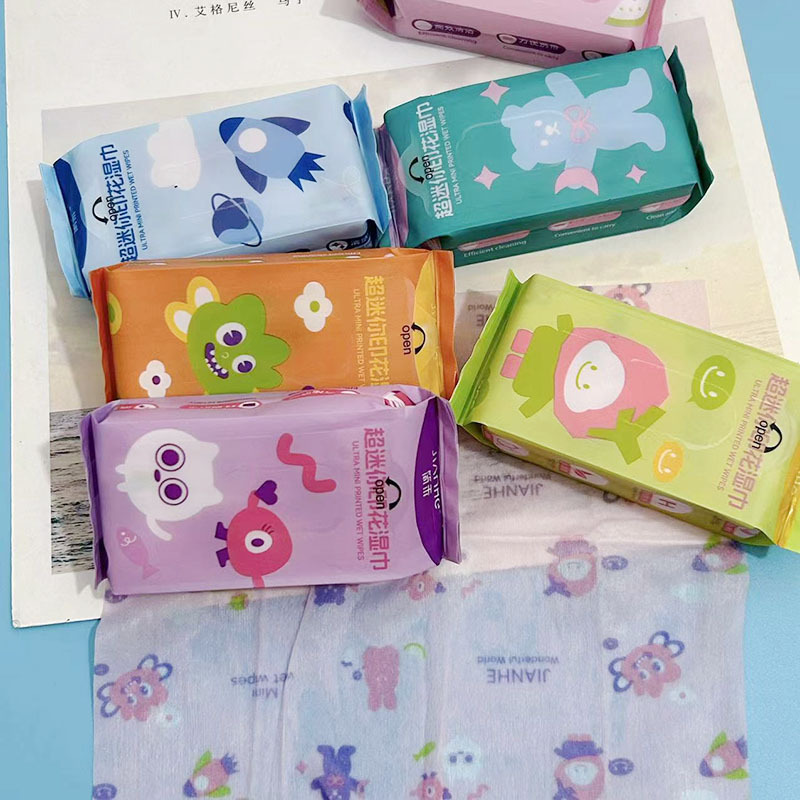 Toallitas de impresión de color de oso mini toallitas de dibujos animados portátiles toallitas de mano para niños