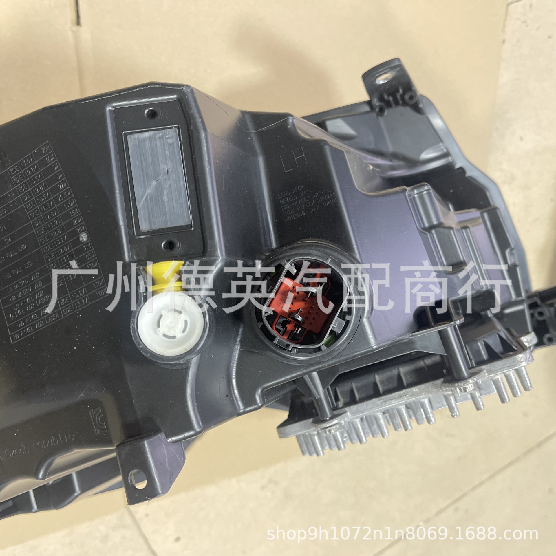 Suitable for Land Rover Range Rover Executive L405 2018-2022, Left and Right Front Headlights, Two Eyes, Chinese Standard Version