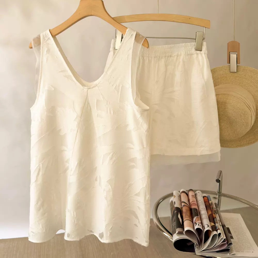 恩迪V领剪花欧根纱拼接背心短裤套装女夏季显瘦白色清新上衣裤子