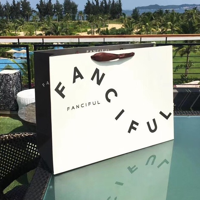 白卡纸服装袋 手提袋 斜跨包等