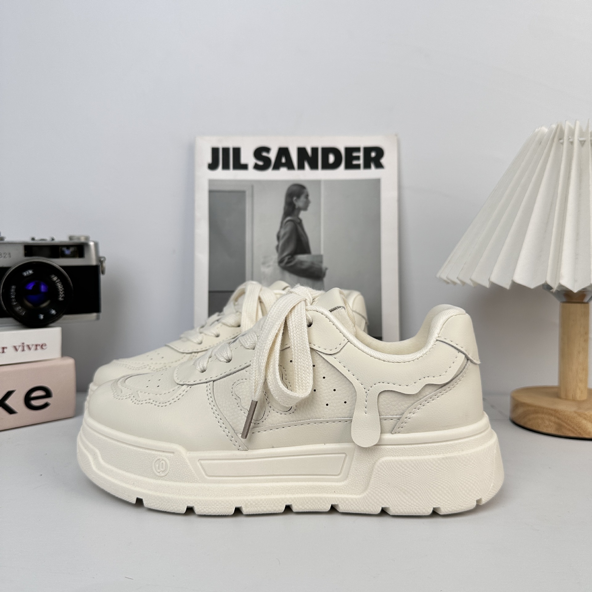 Yuanbo nicho no golpear zapatos de skate para mujeres 2025 nuevo primavera y otoño zapatos blancos de suela gruesa zapatos de pan universal