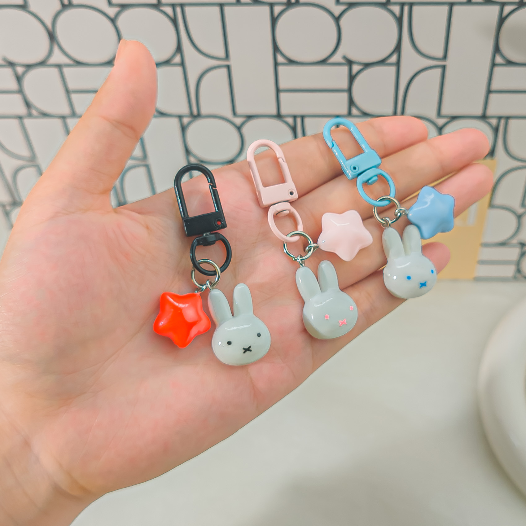 Botón de color N28 japonés Miffy conejo estrella llavero suave corazón de niña crema pentacos bolsos de dibujos animados colgantes image 2