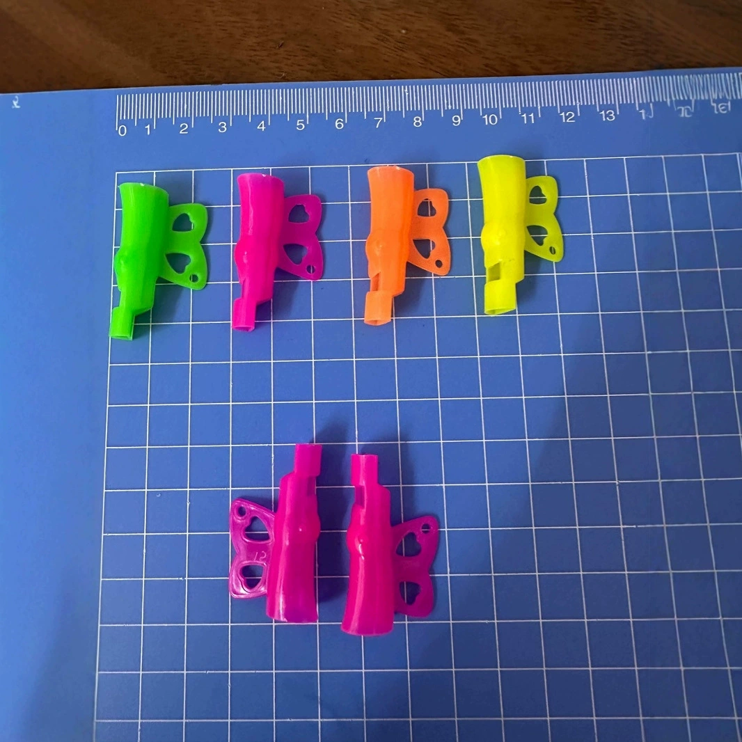 Детские пластиковые игрушки оптом, мини-игрушка-свисток в виде бабочки, школьные аксессуары, товары для уличных ларьков