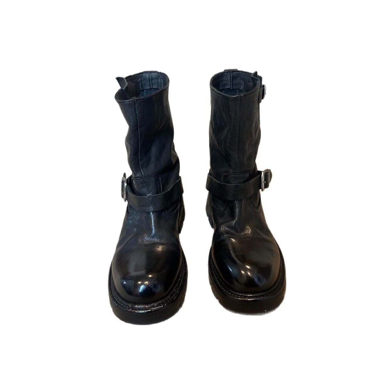 Stiefeletten aus gewaschenem Rindsleder mit dickem Absatz, runder Zehenpartie und Gürtelschnalle, Motorrad-Stil, britischer Stil, Martin-Stil. Neuer Stil Herbst/Winter 2025._voghion.com