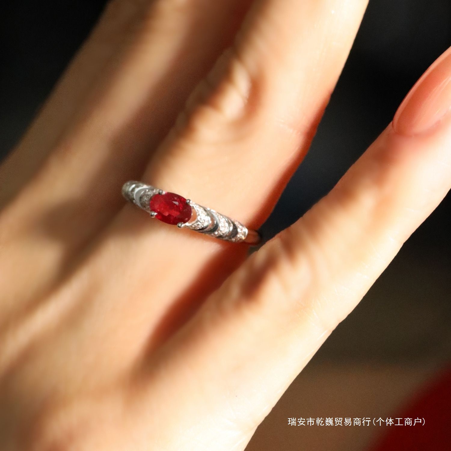 Unique and niche fashion women's light luxury imitation ruby ring, exquisite open adjustable design, trendy European and American style fashion