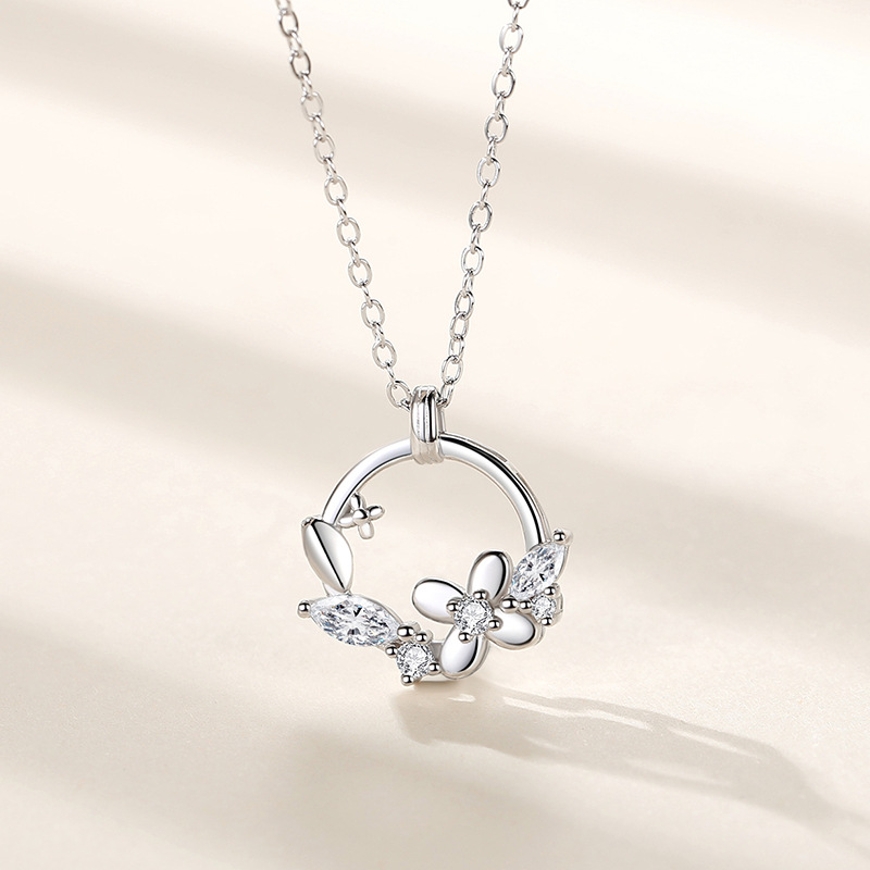 S925 plata de ley collar de corona de mariposa de lujo ligero flor femenina diseño de alta calidad cadena de clavícula joyería San Valentín