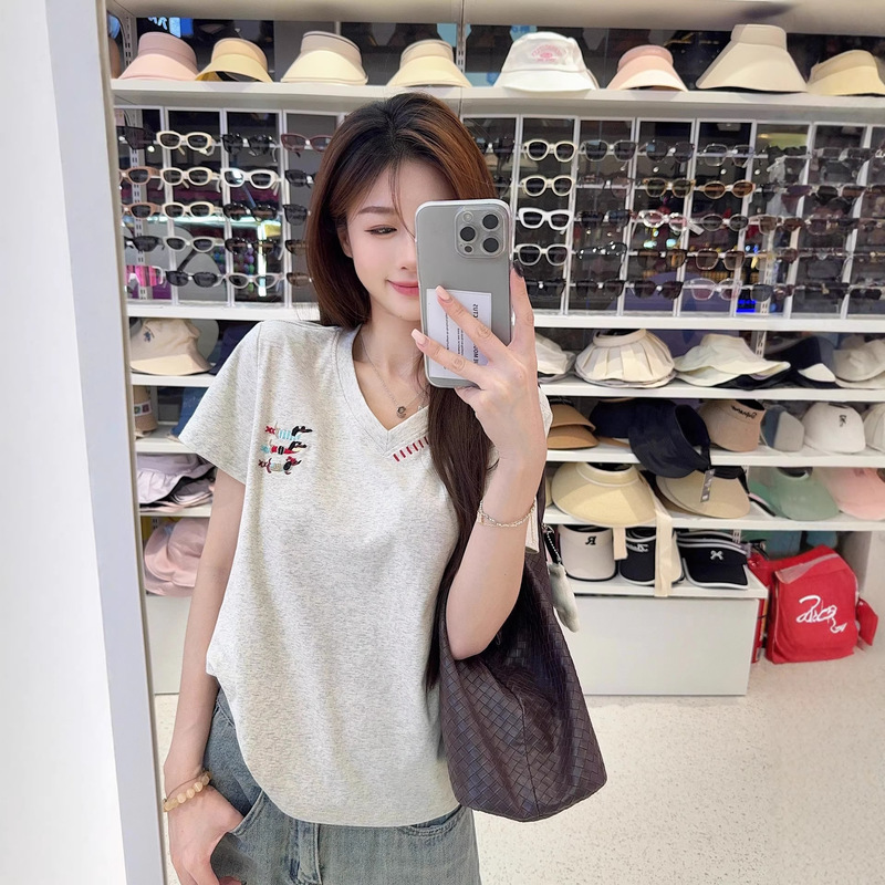 Embroidered Dog Design V-Neck Short-Sleeve T-Shirt for Women, 2026 New Summer Design, Niche Loose-Fitting Versatile Women's Top