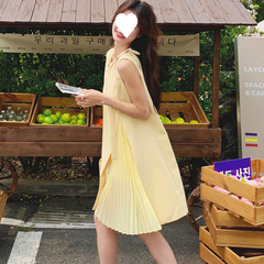 淡黄色压褶连衣裙女夏季小个子2025新款设计感气质显瘦无袖字裙
